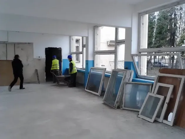 Finalizarea lucrărilor la liceul din Uzina 2 depinde acum de încălzirea vremii