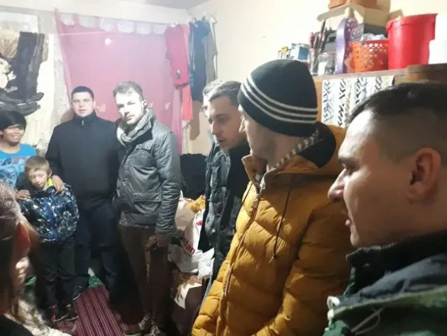 Tinerii din PSD au „colindat” cu daruri