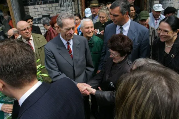 Imagini în premieră cu Regele Mihai vor fi expuse săptămâna viitoare la Braşov