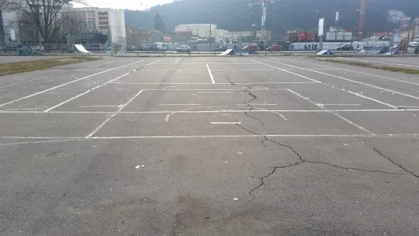 Cine curăţă mizeria de după Revelion?! 