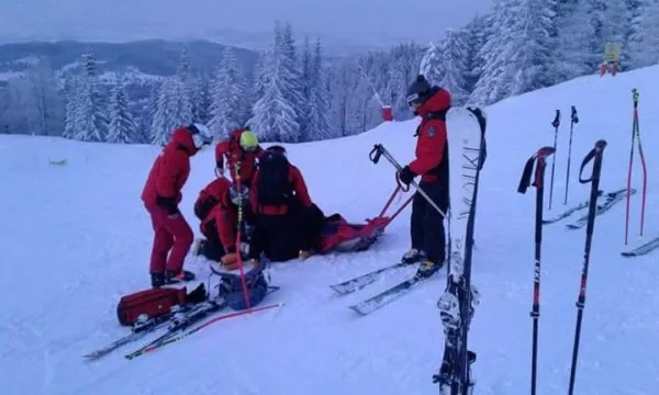 Numeroase accidente pe pârtiile de schi și de săniuș
