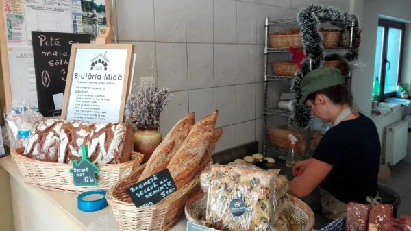 Pâinea creată de doi muzicieni, vedetă la o brutărie de cartier din Braşov