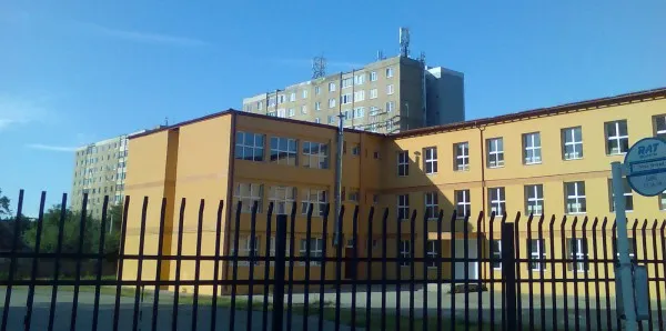 Pe orizontală sau pe verticală: Se caută soluţii pentru extinderea a încă trei şcoli din Braşov, nr. 9, nr. 27 şi nr. 30