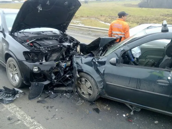 Șapte persoane rănite într-un accident, lângă Vlădeni

