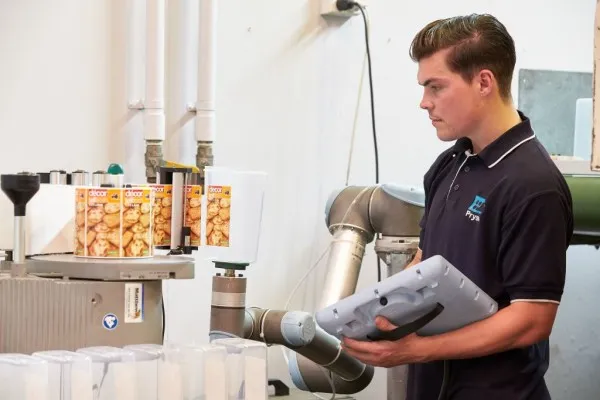 Cererea de muncitori şi roboţi este din ce în ce mai mare. Ce se întâmplă în Braşov cu locurile de muncă din industrie