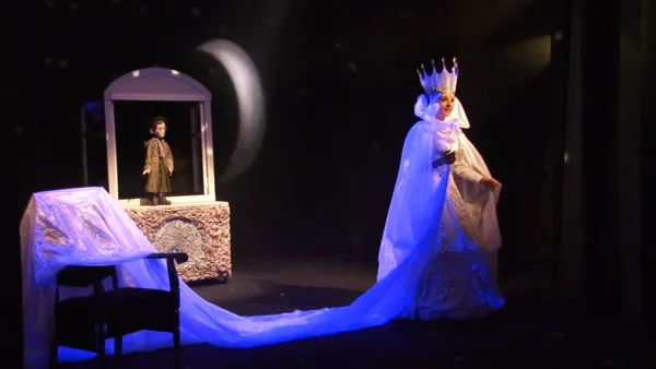 La teatru, în prima zi de şcoală, după vacanţă