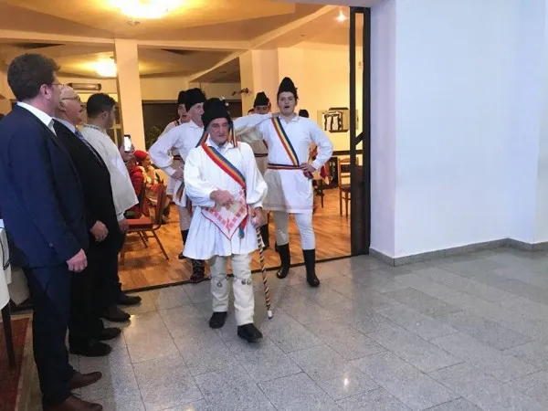 Mircea Ilie, căluşar de-o viaţă, a condus balul şi în acest an la Râşnov