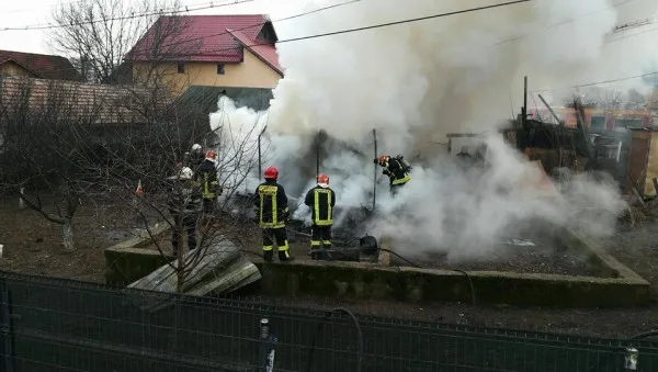 Incendiu la o magazie de lemne din Noua