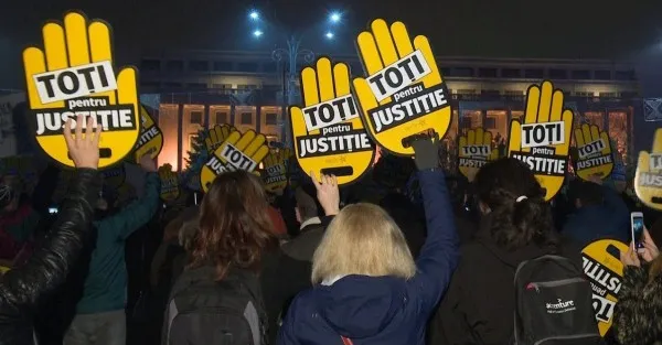 Parlamentarii şi magistraţii din Braşov, la aceeaşi masă pentru a explica legile justiţiei 