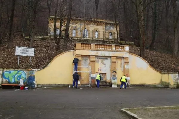 Apeductul de Sub Tâmpa a început chiar de ieri să se schimbe la faţă