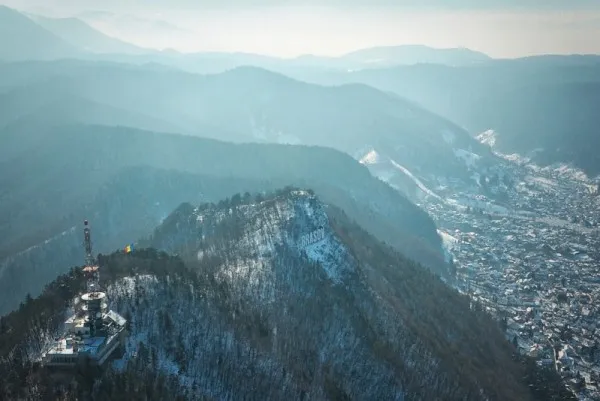 Ce-i lipseşte Braşovului, după PSD: Steag din 3.000 de becuri colorate pe Tâmpa