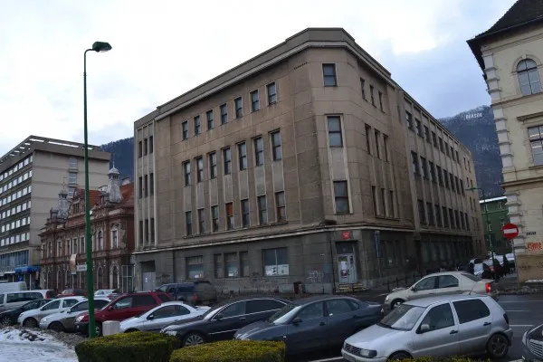 Deja un an de întârziere: Constructorii aşteaptă să se apuce de consolidarea fostului Palat al Telefoanelor 