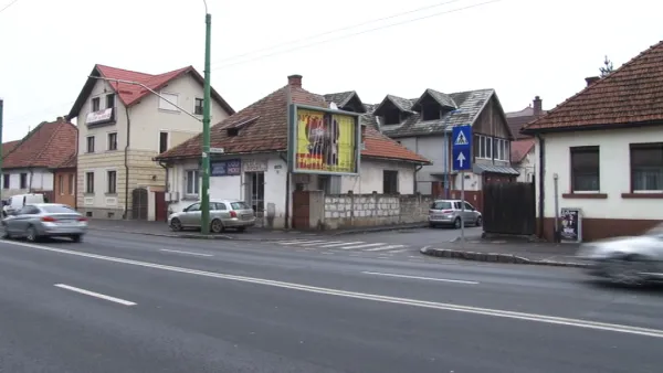 Panoul „diabolic” de pe 13 Decembrie, în anchetă: „Ştim exact cine l-a pus acolo, ştim exact cât s-a plătit pentru conţinutul acelui panou”