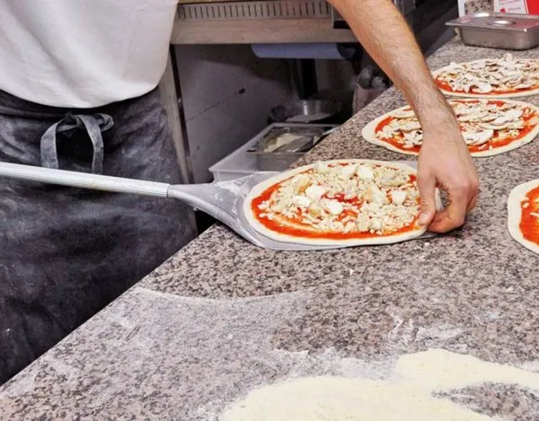 În Braşov sunt înregistrate 98 de pizzerii
