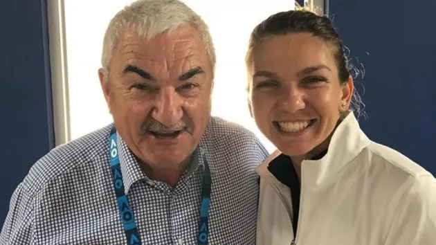 Simona Halep s-a pozat cu tatăl lui Federer