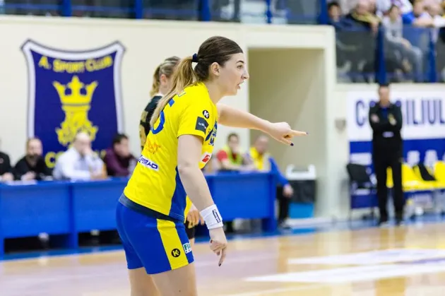 Cynthia Tomescu părăseşte tabăra Coronei 