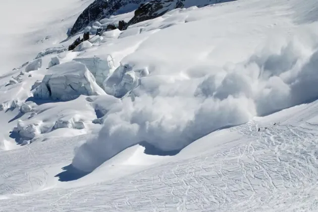 Risc mare de avalanșe în Bucegi și Făgăraș, la peste 1.800 de metri