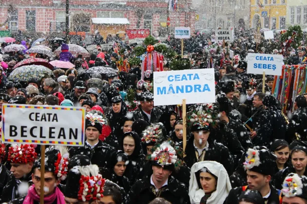 Cetele din Ţara Făgăraşului vor colinda din nou împreună de Sfântul Ion
