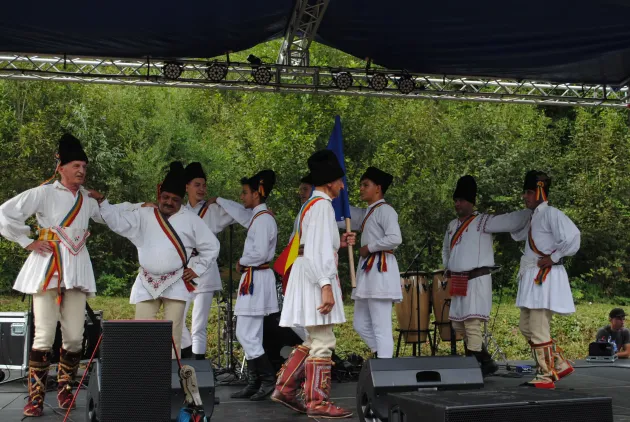 Colinde şi dansuri populare la tradiţionalul „Bal al căluşarilor” de la Râşnov