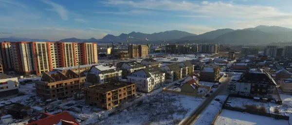 150 de ansambluri rezidenţiale, în construcţie sau anunţate, la Braşov