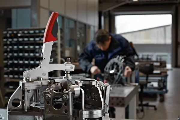 Germanii de la Leitz îşi construiesc propria fabrică pe Bulevardul Griviţei