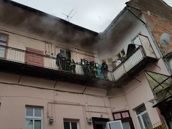 Incendiu pe Republicii. Un bărbat mort în casă