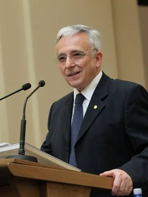 „Unii spun că ar fi bine să fie 4,40, alţii 5,40 lei/euro”