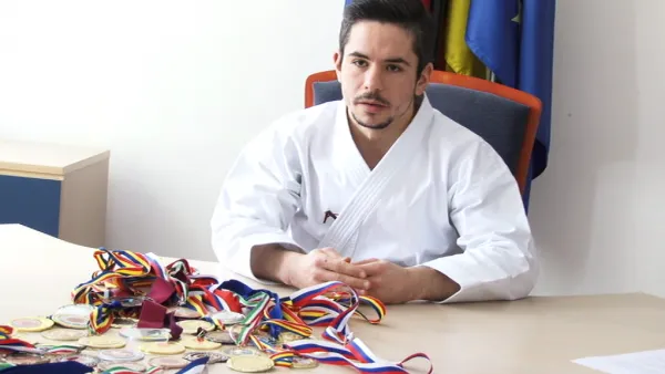 Campion de karate la investigaţii criminale