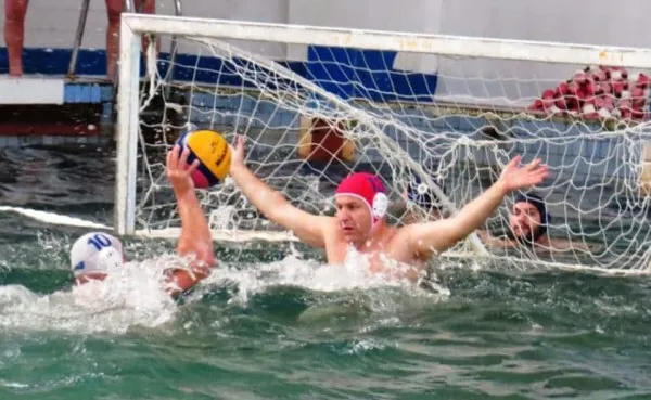 „Cupa 100 ROMÂNIA”, prima competiţie  de polo pe apă masters organizată la Braşov