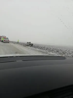 Mamă cu trei copii, răsturnaţi în câmp, între Hărman şi Prejmer