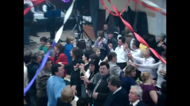 An de an, în trei sate ale Braşovului: Balul unde, la miezul nopţii, se dansează Hora Unirii