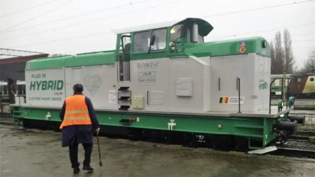 Prima locomotivă hibrid construită în România