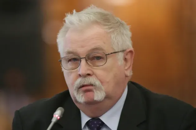 Răspuns de ministru: Să întreb nevasta