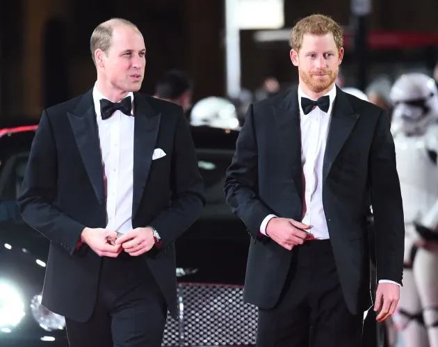 Cum arată fratele vitreg al prinţilor William şi Harry