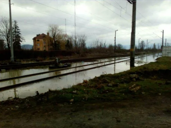 Probleme din cauza indundațiilor în numeroase localități din județ