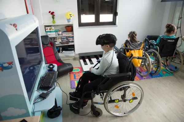 „Psiholog virtual” pentru copiii bolnavi pe viaţă din Braşov şi Bucureşti