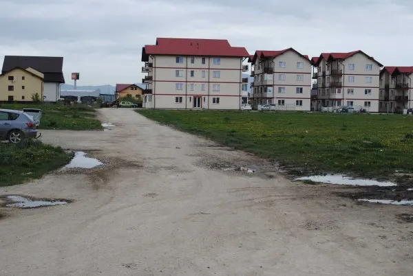 Interzis pietonilor? Un proiect imobiliar 13 Decembrie, ţinut în stand-by din cauza lipsei de trotuare