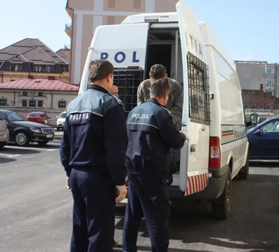 Pumnii dați soției l-au dus 24 de ore după gratii 