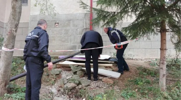 Chemaţi acasă: Blocul „fără rădăcini” de pe Molidului a fost consolidat, 6 luni va fi monitorizat cu senzori 