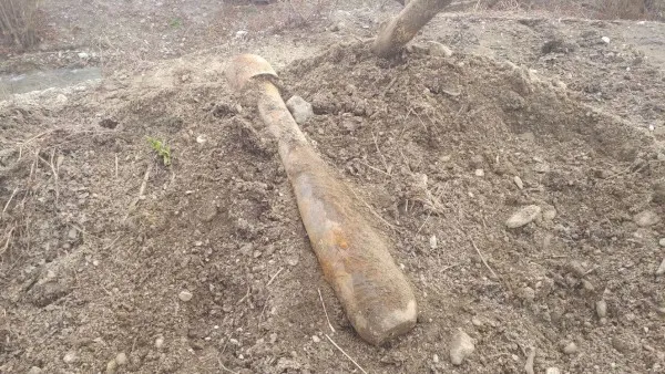 Bombă găsită în albia unui pârâu, la Bucium