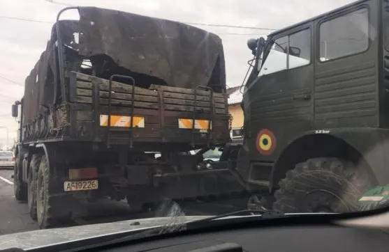 Camion al Armatei, implicat în accident la Cristian