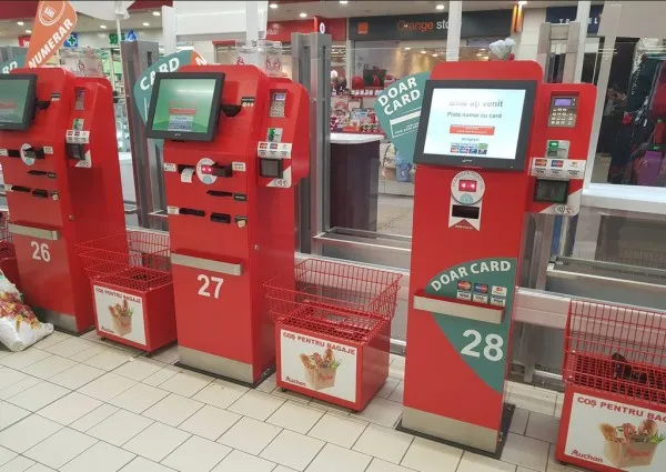 Faci 2 bonuri, plăteşti 1: Aşa au descoperit hoţii că se păcăleşte sistemul de „case rapide” de la hypermarket