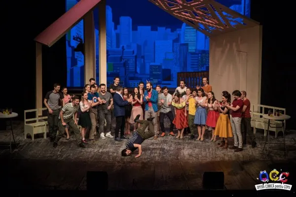Spectacolul pe care Ciprian Porumbescu şi l-ar fi dorit la Braşov: Versiunea modernă a operetei „Crai nou” a umplut sala mare a Teatrului Sică Alexandrescu