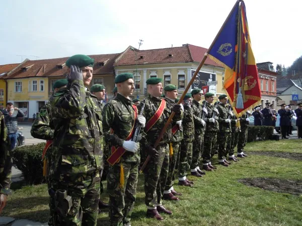 „Dacă tinerii ar fi educaţi în spiritul dragostei de patrie, poate nu şi-ar părăsi patria cu atâta uşurinţă, să se ducă să le spele picioarele celor din Apus”
