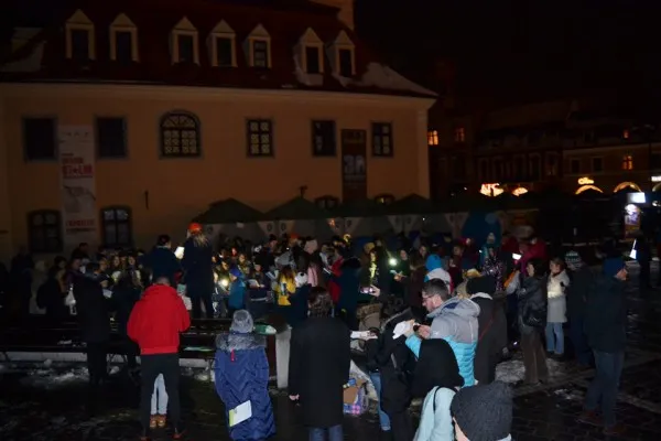Piaţa Sfatului, în semiîntuneric în „Ora Pământului”