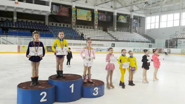 Corona a ocupat tot podiumul la Campionatul Naţional de patinaj artistic 
