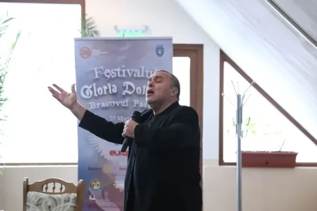 Directorul Teatrului Naţional din Sibiu, în recital de poezie religioasă la Ghimbav