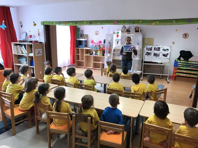 80 de copii au primit bilete gratuite la Zoo Braşov 