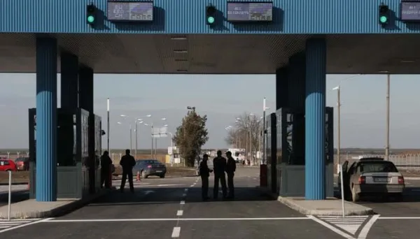 Dată în urmărire internaţională după ce a încercat să-şi scoată fiica din ţară fără acordul soţului