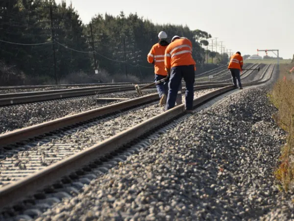 Licitaţie record pentru CFR: Apaţa - Caţa